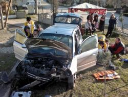 Sapanca'da Trafik Kazası: 2 Yaralı