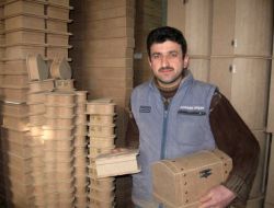 Turhal'da Ürettiği Ahşap Boyama Ürünlerini Türkiye'ye Satıyor