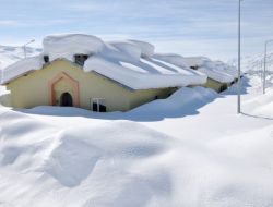 Ovacık'ta Evler Kardan Görünmüyor