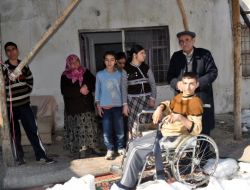 Evi Yıkılan Özak Ailesi Yardım Bekliyor