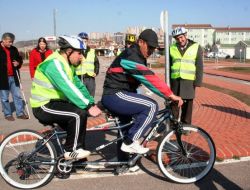 Görme Engellilere Bisiklet Sürme Eğitimi Verildi