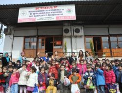 Minikler, Oyuncaklarını İhtiyaç Sahipleri İçin Bağışladı