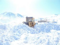 Kaymakam, Yol Açan Ekiplere Moral Verdi