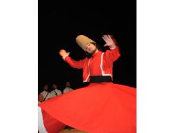 "Kur'an, Bize, Dünyada Yolumuzu Gösteren Bir Projektördür"