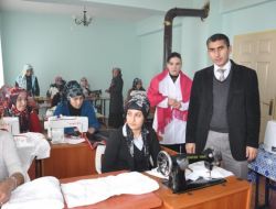 Kursiyer Genç Kızların El Becerileri Büyük Beğeni Topluyor