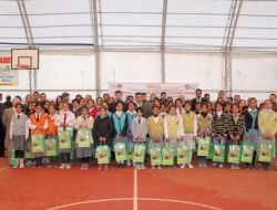 Kaymakamlıktan Kimsesiz Ve Yetim Çocuklara Eğitim Yardımı