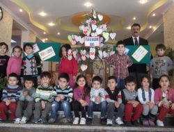 Anaokulu Öğrencileri Diktikleri Fidana ‘iyilik Ve Hoşgörü’ Adını Verdi