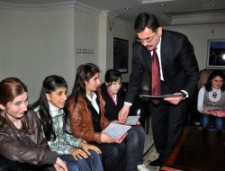 Eğitimlerini Tamamlayan Görme Engelliler İki Sevinci Bir Arada Yaşadı