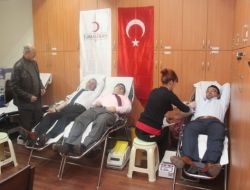 AVUKATLAR KAN BAĞIŞINDA BULUNDU