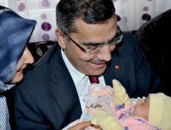 Çocukları Yeni Doğan Ailelerin Sevinçlerini Paylaşıyorlar