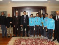 Vali Yerlikaya, Başarılı Atletleri Kabul Etti