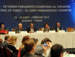 Cemil Çiçek: Mevcut Anayasa Türkiye'ye Dar Geliyor