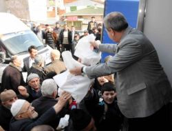 Bedava Ekmek Dağıtımında İzdiham Yaşandı