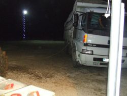 Kamyonlara Madeni Yağ İkmal Etmişler