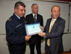 Akli Dengesi Bozuk Şahıstan Tokat Yiyen Emniyet Müdürüne Takdirname