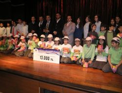 Minik Yüreklerden Van'a Rekor Bağış