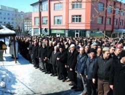 Taşçı, Sevenlerinin Elleri Üstünde Son Yolculuğuna Uğurlandı