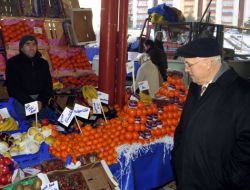 Belediye Başkanı Yaşar, Batıkent Semt Pazarını Ziyaret Etti