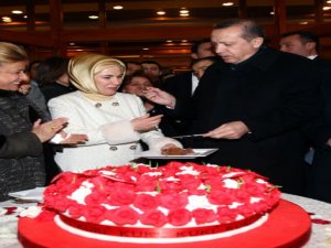 'Dindar gençlik seninle' sloganı