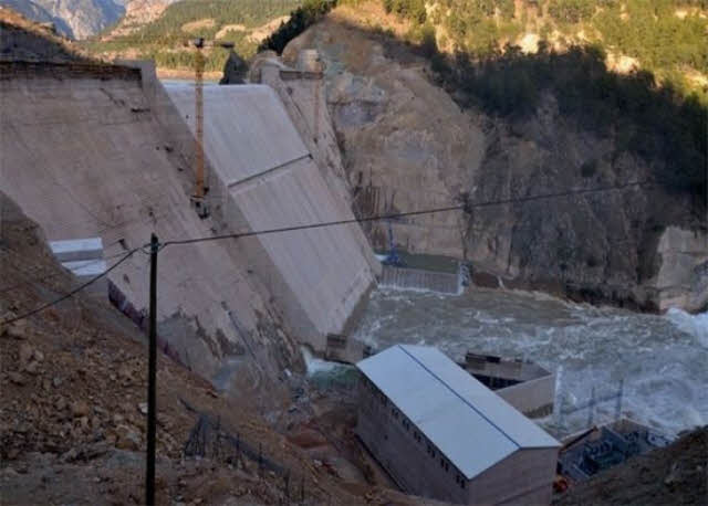 8 işçiyi arama çalışmaları sürüyor..