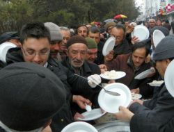 Erbakan İçin Verilen Yemekte İzdiham