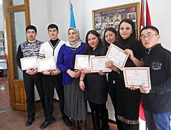 Türkçe Öğrenen Kazak Kursiyerlerin, Sertifika Sevinci