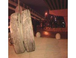 Kamyon Köprüden Uçtu, Sürücü Ölümden Döndü