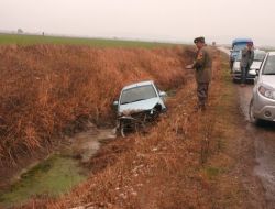 Kanala Uçan Otomobilden Burnu Kanamadan Kurtuldu