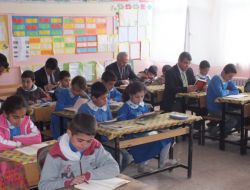 Kaymakam Batmaz, Sınıfta Öğrencilerle Birlikte Kitap Okudu