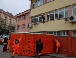 İlköğretim Öğrencilerine Yangın Ve Deprem Tatbikatı