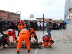Liseliler İki Dakikada Okulu Tahliye Etti