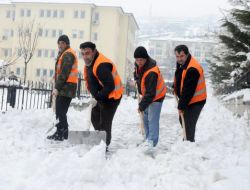 Mamak’ta Acil Kar Timleri Görev Başında