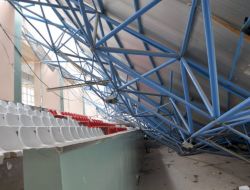 Yoğun Kar Yağışı Spor Salonunun Çatısını Çökertti