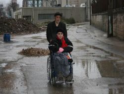 Dede İle Bedensel Engelli Torununun Okul Yolundaki Tehlikeli Yolculuğu Bitti