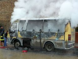 Kırıkkale Üniversite’ne Öğrenci Taşıyan Minibüs Alev Alev Yandı