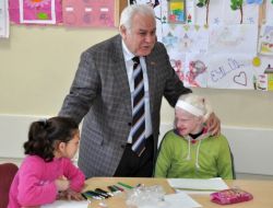 Vali Çolak, Engelli Öğrencilere Moral Verdi