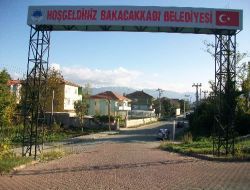 Belde Girişine Asılan Dua Tebalaları Halkın Takdirini Kazandı