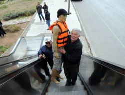 3 Yıldır Çalıştırılamayan Yürüyen Merdiven İçin Kılıçdaroğlu Ve Akaydınlı Açılış