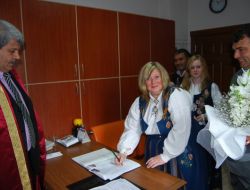 Evlenmek İçin 29 Şubat’ı Beklediler