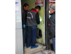 3 Kilo Altını Çalmak İçin İki Duvar Deldiler