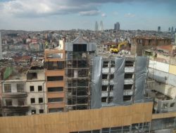 Dozer Binaya Çıktı