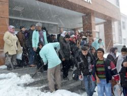 Cihanbeyli'de Cıvadan Zehirlenen Öğrenciler Ankara'ya Sevk Edildi
