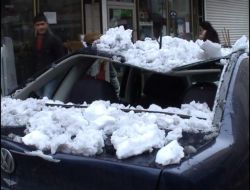 Türk Kızılayı Ağrı Deposunun Çatısı Çöktü