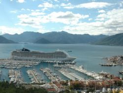 Dev Gemi Fırtına Sebebiyle Marmaris’e Yanaştı