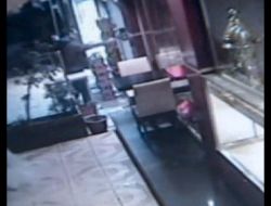 Eşine Böyle Ateş Etti