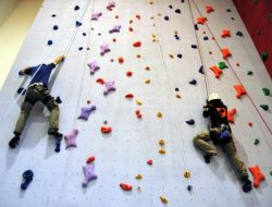 İnönü Üniversitesi'nde Sportif Tırmanış Duvarı Açıldı