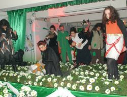 Öğrenciler Defileyle Sigara Ve Alkolün Zararlarına Dikkat Çekti