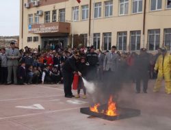 Tatbikatta Öğretmenlerini Kurtaran İtfaiyecileri Alkış Yağmuruna Tuttular