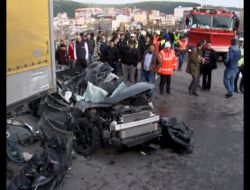 Tır’a Arkadan Çarpan Genç Feci Şekilde Can Verdi