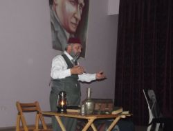 Safahat Adlı Oyun Yalvaçta Büyük İlgi Gördü